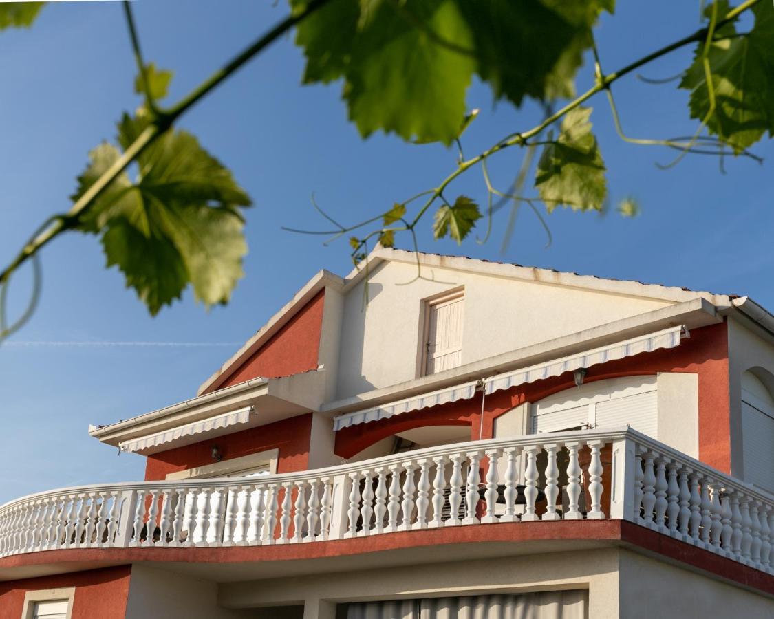 Apartments Vedmar ビビニェ エクステリア 写真